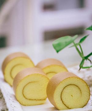 瑞士蛋糕卷——精致可口的甜点佳品（以奶油和鸡蛋为主材料）