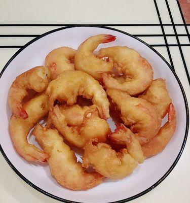 软炸虾排，口感鲜美爽脆（手把手教你制作美味软炸虾排）