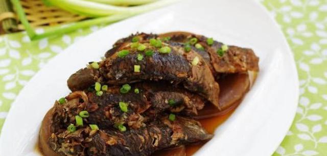 软烧鲫鱼，美味健康的佳肴（掌握烧鲫鱼的技巧）