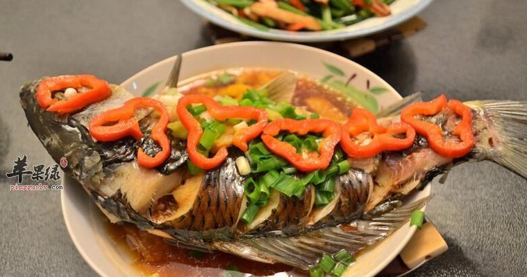 软烧鲫鱼，美味健康的佳肴（掌握烧鲫鱼的技巧）