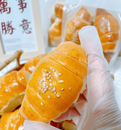 软糯可口的牛奶卷做法大揭秘（轻松制作美味蛋糕卷）