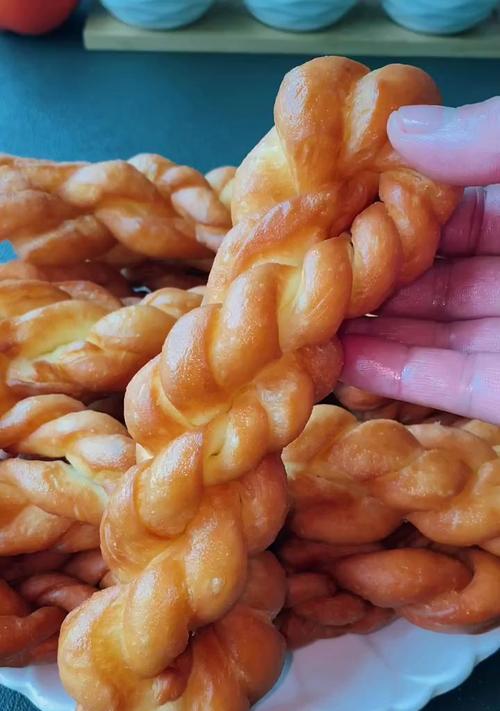 软麻花，美味又有营养（轻松学会制作软麻花）