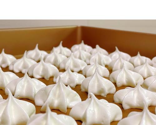 入口即化蛋白糖——轻松健康的零食选择（探秘入口即化蛋白糖的制作方法与食用技巧）