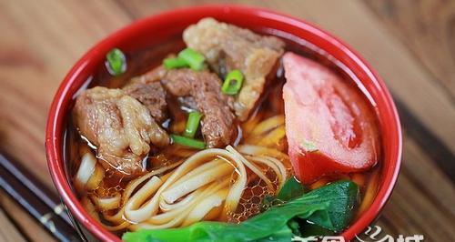 教你做好一碗香气扑鼻的乳香牛肉面（体验“乳香”魅力的美食制作）