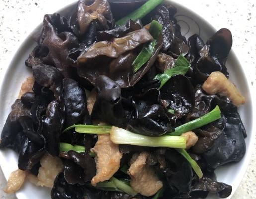 乳香莲藕炒猪颈肉的做法（健康美味）