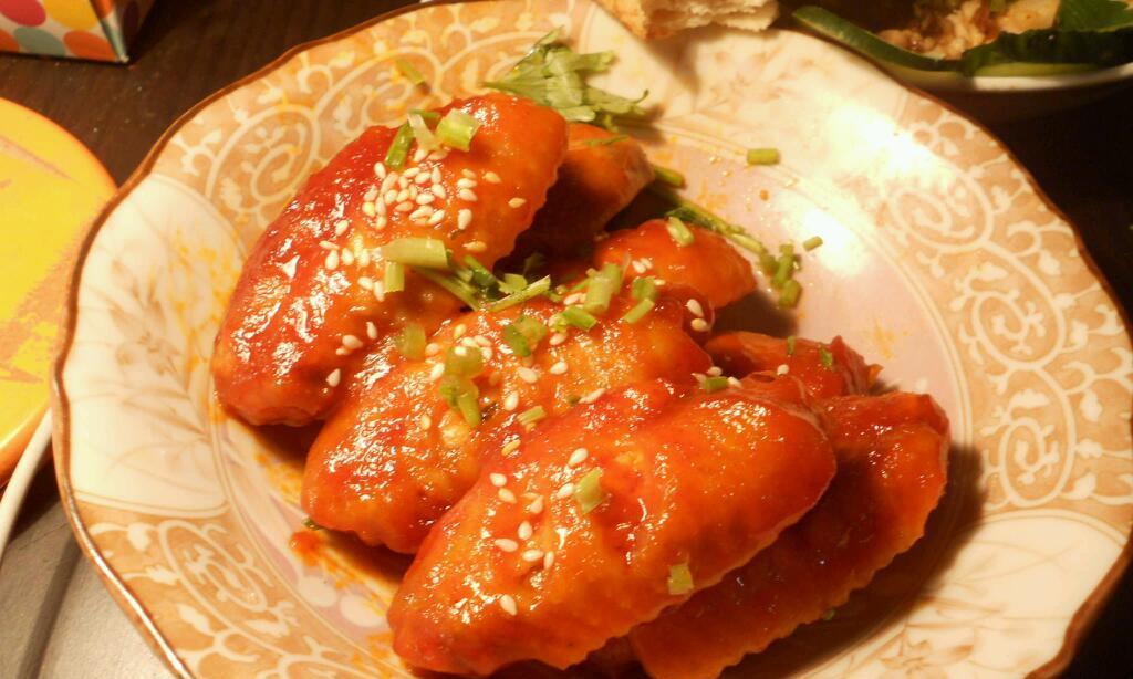 用乳腐+红豆制作的鸡翅，鲜香多汁，口感十足（用乳腐+红豆制作的鸡翅）