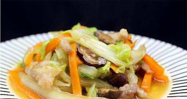 如意白菜卷的制作（用脆嫩白菜卷佳肴尝鲜）