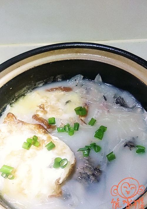 如何做出营养奶白的鲫鱼汤（一道营养丰富的家常汤品）