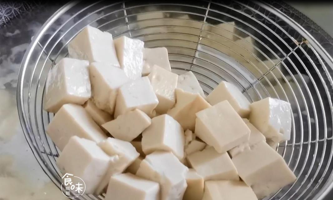 教你轻松炒豆腐不碎（避免豆腐炒碎的小技巧）