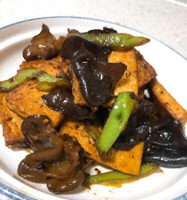 教你轻松炒豆腐不碎（避免豆腐炒碎的小技巧）