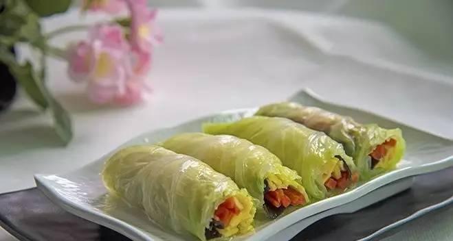 用肉饼包裹的白菜卷（美味的肉蒸白菜卷做法教程）