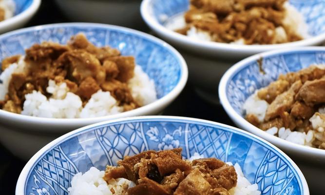 柴鱼肉燥饭的制作方法（做一碗美味可口的柴鱼肉燥饭）