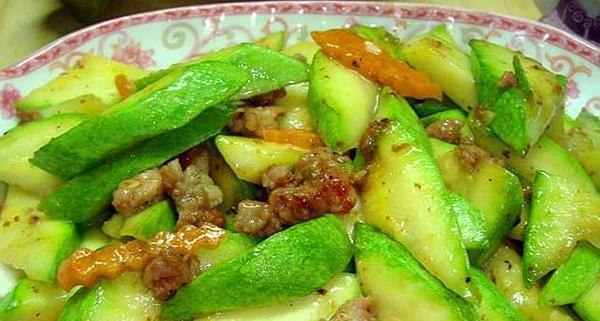 肉圆西葫芦汤的做法（传统滋味）