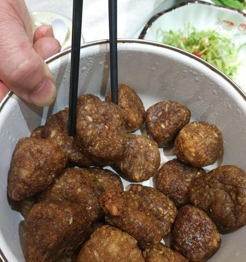 以肉圆番茄汤团圆的做法为主题，体验地道正宗的台湾味道（以肉圆番茄汤团圆的做法为主题）