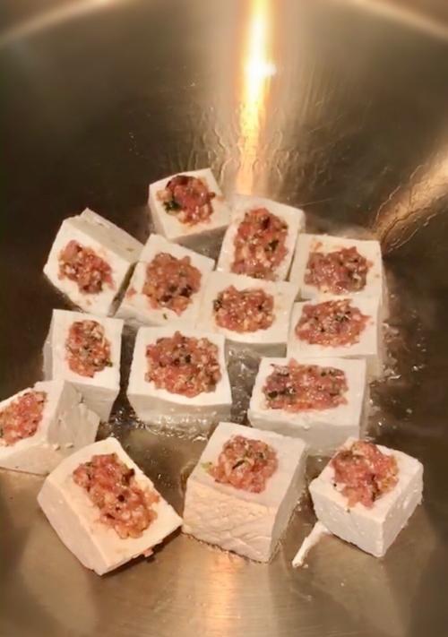 美味家常菜，肉馅酿豆腐（一道简单易学的下饭好菜）