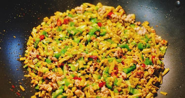 肉未豇豆丁的做法（清爽美味的家常菜）