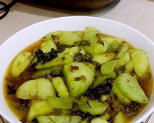 美味肉丸子片炒黄瓜（家常美食）