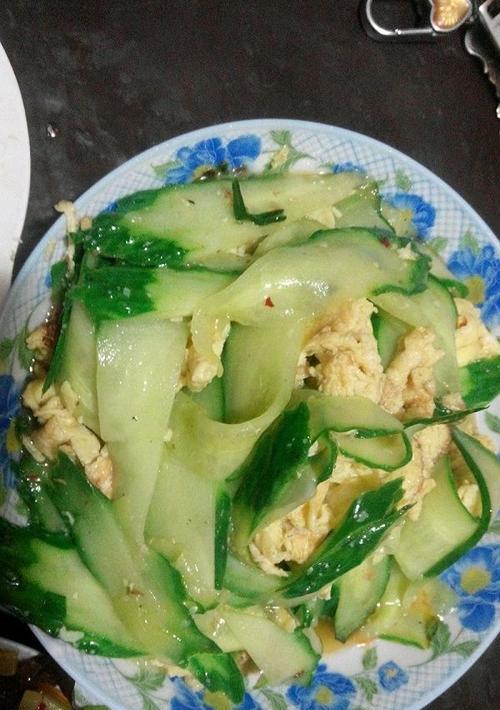 美味肉丸子片炒黄瓜（家常美食）