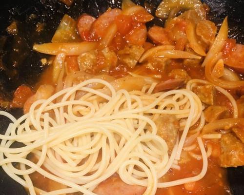 美味又简单——肉丸意大利面的制作方法（香气扑鼻）