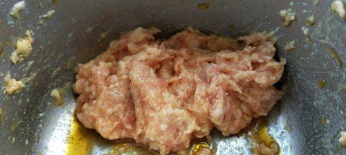营养美味的肉丸蔬菜汤做法（让你在寒冷的冬季温暖过冬）