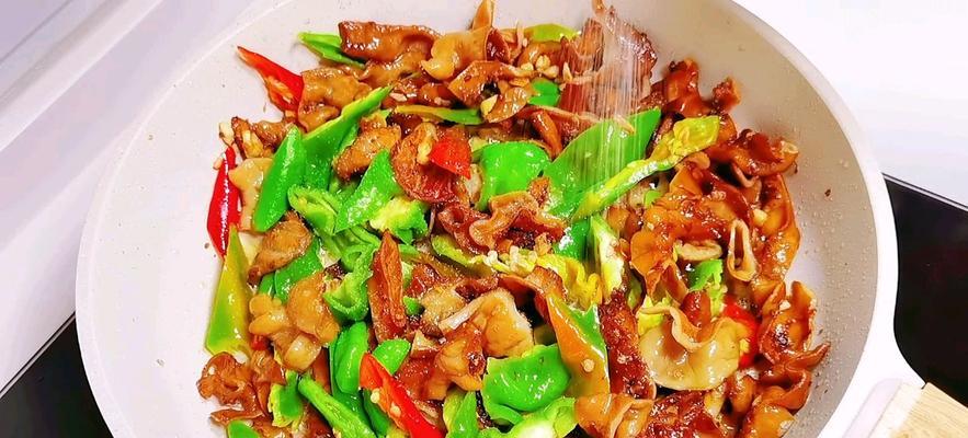 厨房四季肥肠的制作方法（一道美味的家常菜）
