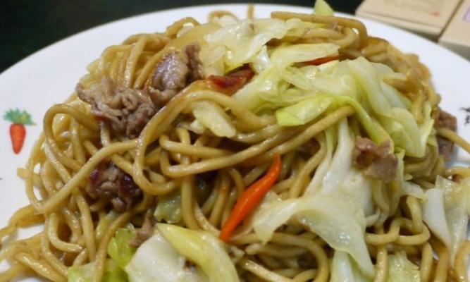 手把手教你制作美味日式炒面（掌握关键技巧）