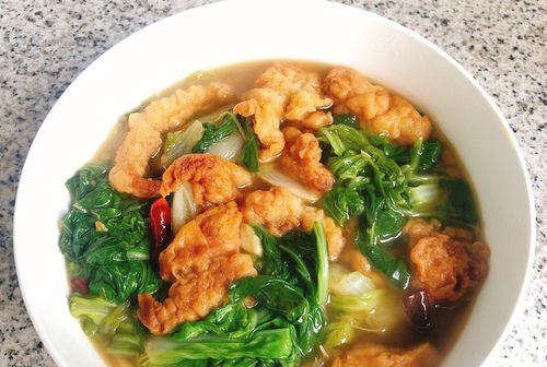 家常美食——白菜土豆烩肉（让你回味无穷的经典菜式）
