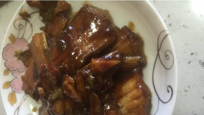 元宵节快乐，一起来品尝红烧带鱼和啤酒吧（一份家常红烧带鱼）