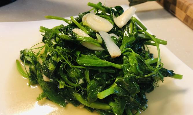 豌豆尖炒鸡蛋，营养美味健康（做法简单）
