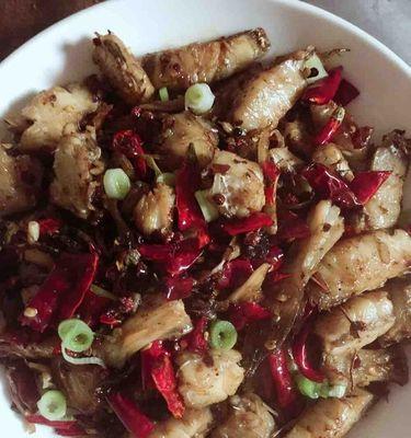 香辣版干烧大白鱼的制作方法（享受美味香辣的大白鱼）
