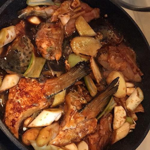 鲜美滋补的鱼头煲做法（用新鲜食材）