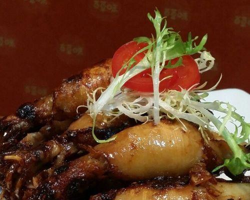 以鱿鱼筒为主角的美食探秘（揭秘鱿鱼筒的制作工艺和食用技巧）