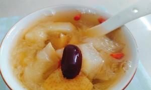 健康营养，银耳雪梨羹（清热润肺）