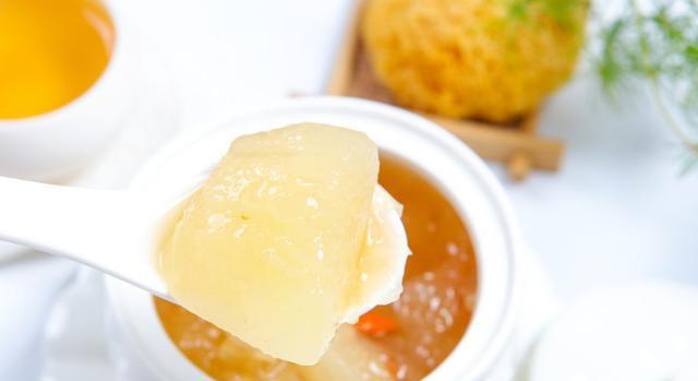 清润健康——银耳雪梨的美食健康价值剖析（营养丰富的美食佳品）