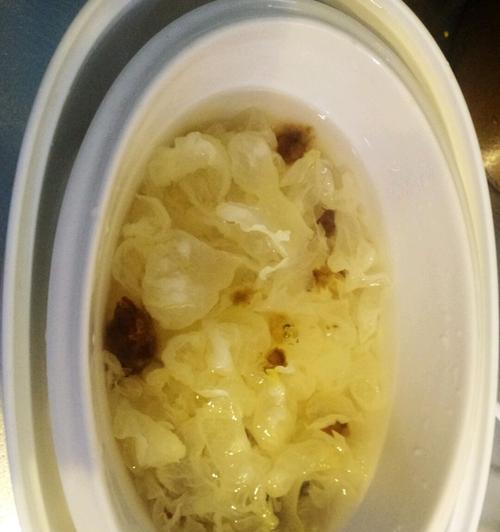 美味银耳水果羹的制作方法