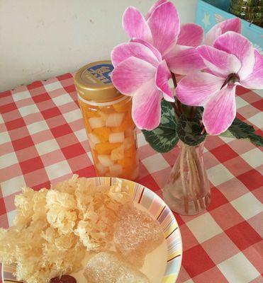 美味银耳水果羹的制作方法