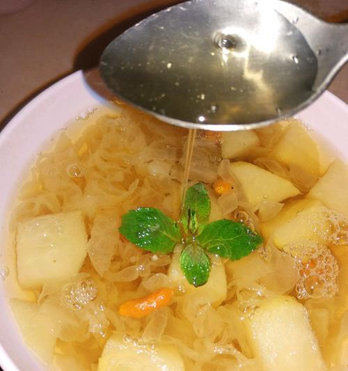 健康美味——银耳梨子汤的制作方法（营养丰富）