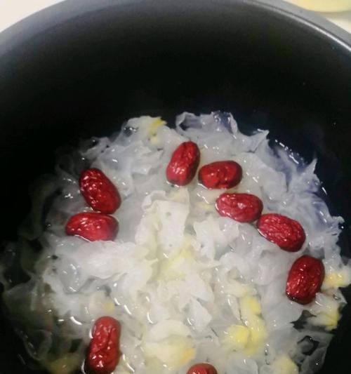 营养美味，菠萝银耳红枣汤（健康调养）