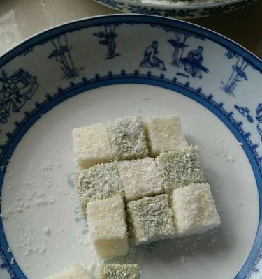 手把手教你做美味椰奶冻（做出清爽滑嫩的甜品）