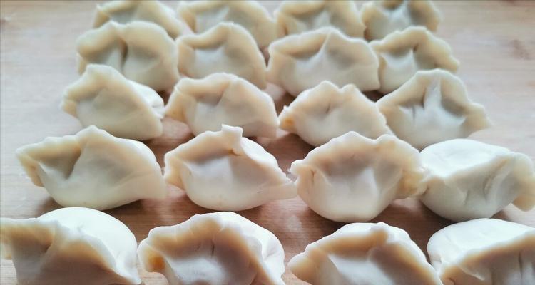 手工制作羊肉馅饺子（传统美食）