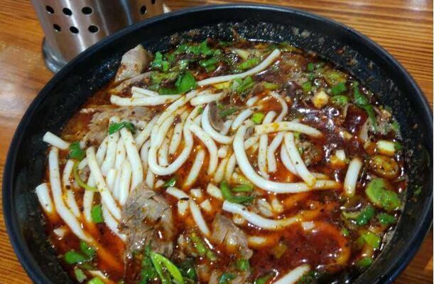 羊肉粉汤，美味香浓的家常汤（以羊肉粉汤为主材料）