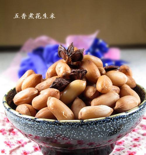 盐水花生米的制作方法（掌握制作盐水花生米的技巧）