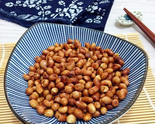 盐水花生米的制作方法（掌握制作盐水花生米的技巧）