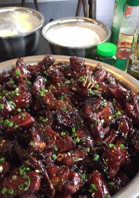 秘制熏鱼，香气四溢的美味佳肴（传统手工制作）