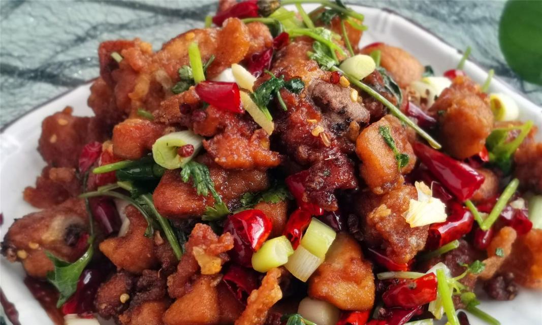 如何制作香酥鸡丁（掌握这个秘诀）
