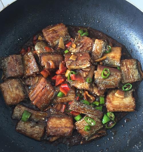如何制作香酥带鱼（学会这个简单的做法）