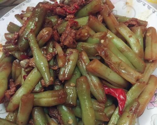手工制作芸豆酱肉包（用新鲜食材打造营养美味的肉包）