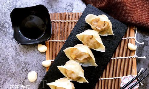 以云吞为主题的美食探索（从起源到品尝）
