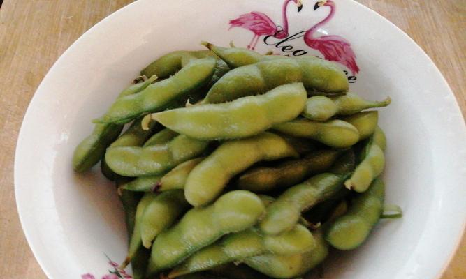 云南小毛豆煮花生的做法（传统绿色食材）