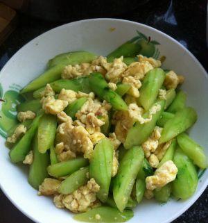 云南小黄瓜炒蛋的家常做法（清爽美味的下饭菜）